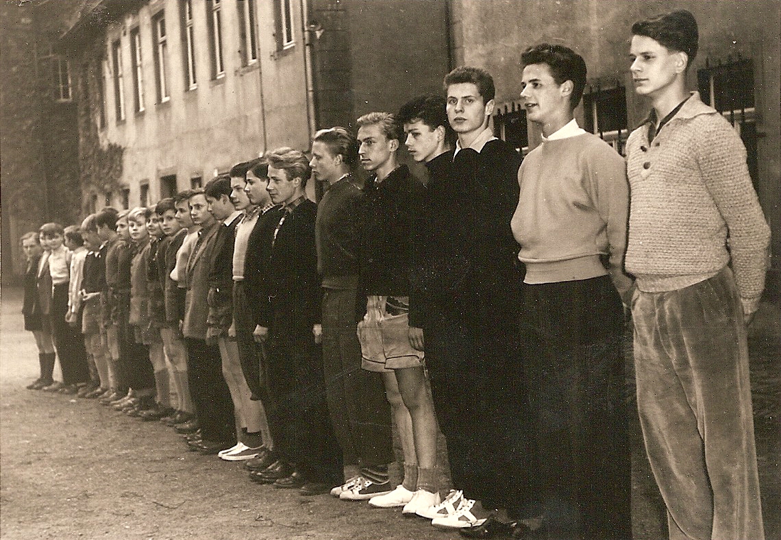 1955-56_schlosshof.jpg